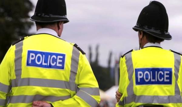 Βρετανία: Σύλληψη άνδρα με μαχαίρι που απειλούσε αστυνομικούς στη Ντάουνινγκ Στριτ