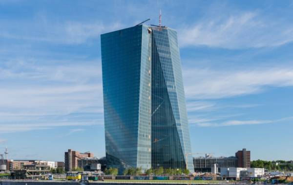 Σταθερή νομισματική πολιτική δείχνουν οι δηλώσεις αξιωματούχων της ΕΚΤ