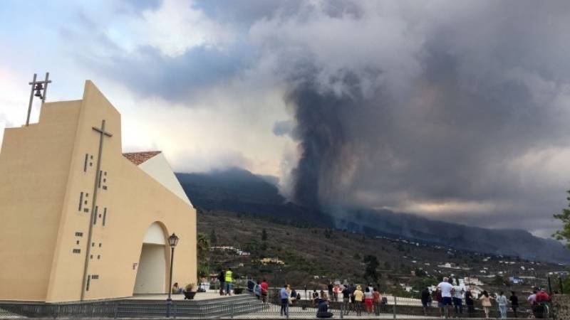 Κλειστό παραμένει το αεροδρόμιο της Λα Πάλμα λόγω της ηφαιστειακής τέφρας