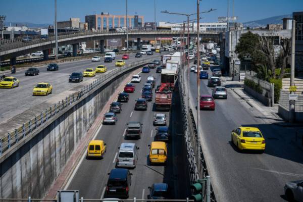 Περιπολίες και μόνιμα γερανοφόρα για την αποσυμφόρηση του Κηφισού (βίντεο)