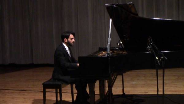 "Ανοιξιάτικες" νότες στο ρεσιτάλ πιάνου του Μάνου Κιτσικόπουλου (βίντεο και φωτογραφίες)