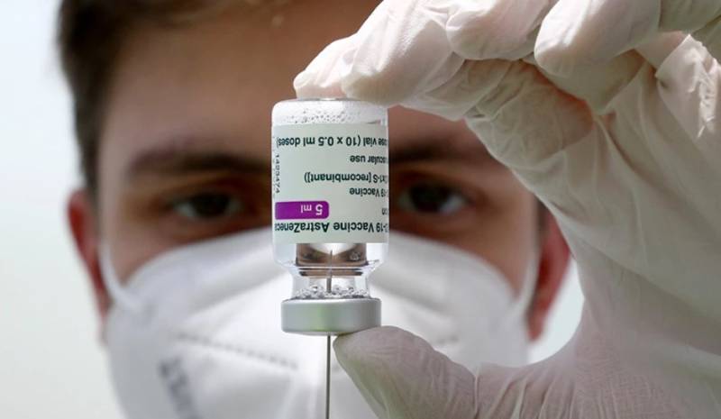 Εμβόλιο AstraZeneca: O ΕΜΑ άναψε το πράσινο φως για τρίτη ενισχυτική δόση