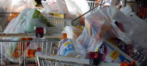 Τέλος από Ιανουάριο οι δωρεάν πλαστικές σακούλες στα σούπερ μάρκετ