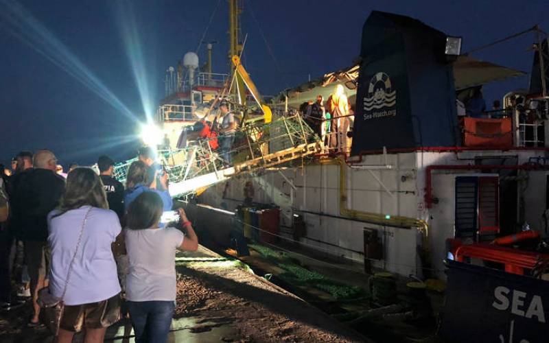 Ιταλία: 119 μετανάστες αποβιβάσθηκαν στον Τάραντα από το πλοίο Sea Watch 3