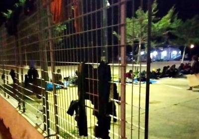 Καφαντάρης κατά δημοτικής αρχής για τους μετανάστες: &quot;Λίγη ανθρωπιά, τόσα δημοτικά κτήρια γιατί πρέπει να μενού ακόμα έξω;&quot;