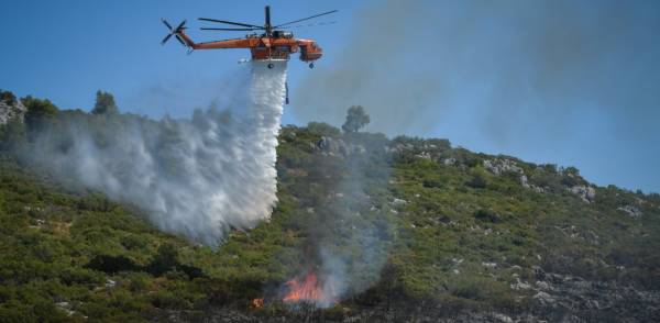 Η MYTILINEOS στη μάχη της πυρόσβεσης - Διαθέτει 4 ελικόπτερα Ericson