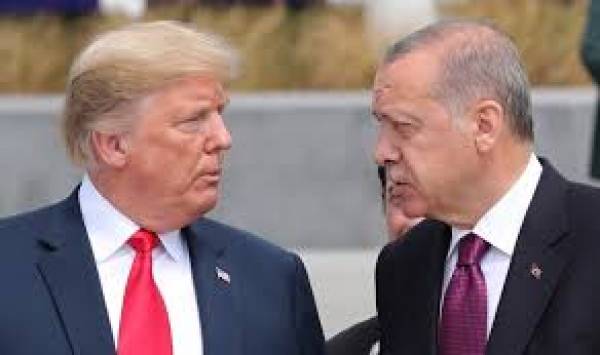 Ο Ντόναλντ Τραμπ ανακοίνωσε τον διπλασιασμό των δασμών στις εισαγωγές χάλυβα και αλουμινίου από την Τουρκία στις ΗΠΑ