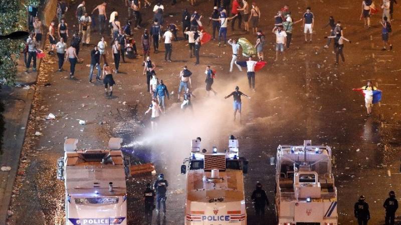 Γαλλία: Δυο νεκροί σε ταραχές στο περιθώριο των εορτασμών για το Μουντιάλ