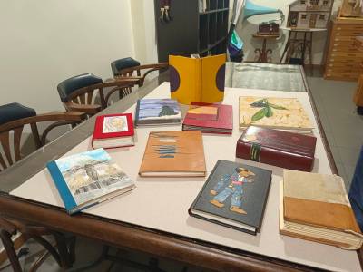 Η ιστορία και το μέλλον της βιβλιοδεσίας: Ο Στάθης Καρυδομάτης μιλάει για μια τέχνη που αντέχει στο χρόνο