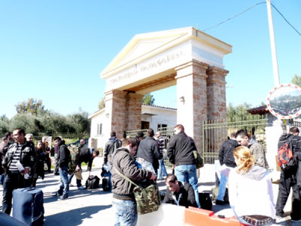Ορκωμοσία 1.400 νεοσύλλεκτων σε στρατόπεδα της Νότιας Πελοποννήσου