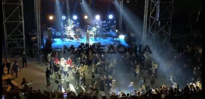 Θεσσαλονίκη: Εικόνες συνωστισμού σε συναυλία του Γ. Πάριου - Χορός χωρίς μέτρα παρά το lockdown (Βίντεο)