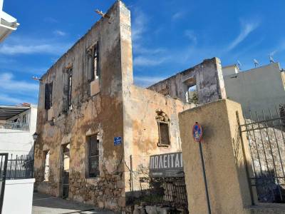 Επικίνδυνο κτήριο στην οδό Αγίου Ιωάννου