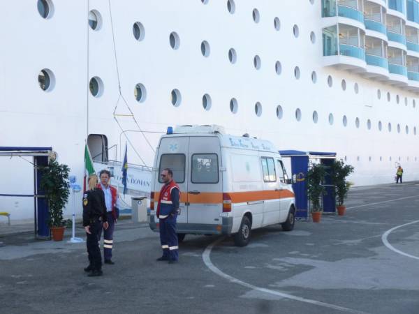 Επιβάτης του &quot;Costa Neoromantica&quot; στο Νοσοκομείο Καλαμάτας