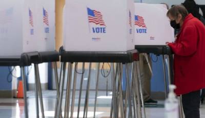 Ενδιάμεσες εκλογές ΗΠΑ: Στις κάλπες οι Αμερικανοί - Αγωνία για το κρίσιμο αποτέλεσμα (βίντεο)