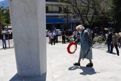 Καλαμάτα: Κατάθεση στεφάνων για την 75η επέτειο λήξης του Β' Παγκοσμίου Πολέμου (βίντεο-φωτογραφίες)