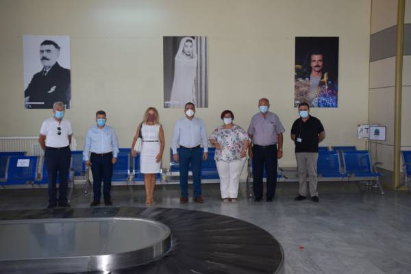 Μαρία Κάλλας, Ζορμπάς και Yanni στην... υποδοχή του αεροδρομίου Καλαμάτας