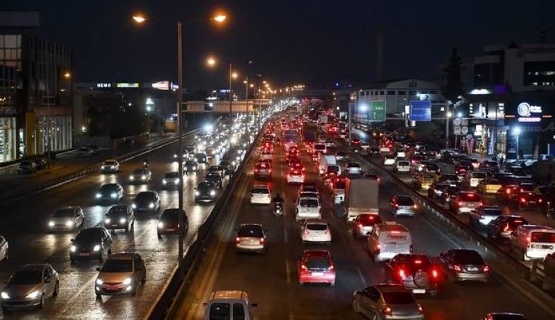 Τριήμερο 28ης Οκτωβρίου: Επιστροφή μετ&#039; εμποδίων για τους εκδρομείς - Μποτιλιάρισμα στην Αθηνών-Κορίνθου (βίντεο)
