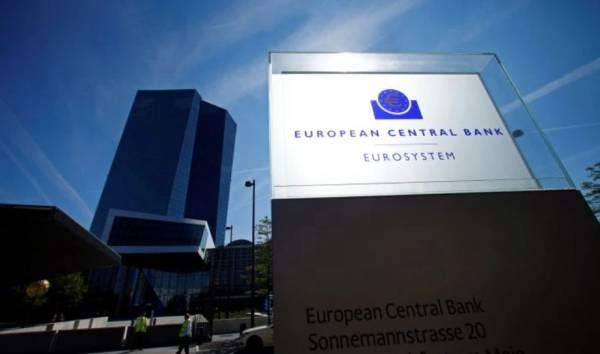 ΕΚΤ: Συνεδριάζει το ΔΣ - Μήνυμα για σταδιακή μείωση της νομισματικής στήριξης