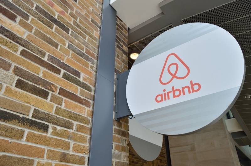 «Τσουχτερά» τα κόστη των μισθώσεων τύπου Airbnb (Βίντεο)