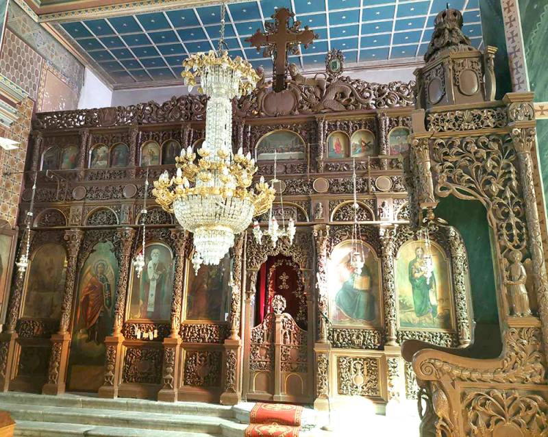 Αξιοθαύμαστο ξυλόγλυπτο τέμπλο στην εκκλησία του Αμμου - Από τα 7 καλύτερα της Ελλάδας