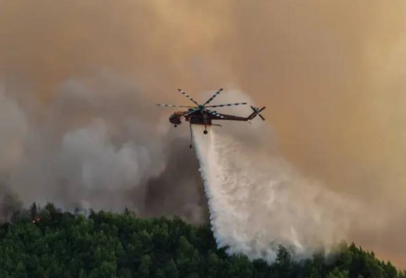 Φωτιά στο Καστράκι Αρκαδίας: Αεροσκάφη και ελικόπτερα στο πύρινο μέτωπο