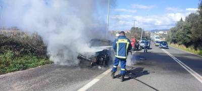 Πυρκαγιά σε αυτοκίνητο στον δρόμο Κυπαρισσία - Καλό Νερό (βίντεο)