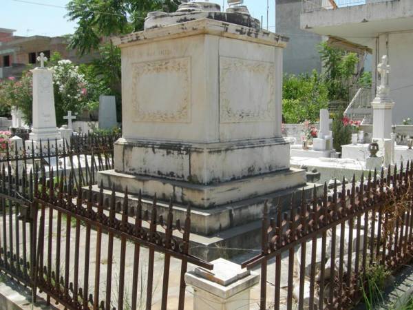 Αποκατάσταση ταφικών μνημείων στο νεκροταφείο Καλαμάτας