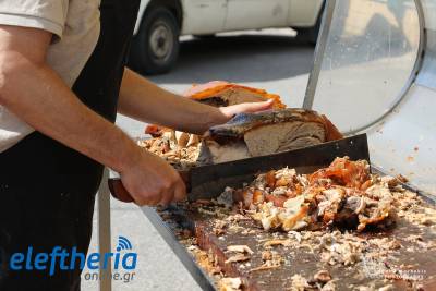 Taste Atlas: Η Καλαμάτα πρωταγωνιστεί στην παγκόσμια γαστρονομία - Ξεχωρίζει η γουρνοπούλα