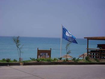 Αντιδράσεις στο Καλό Νερό για την αφαίρεση της &quot;Γαλάζιας Σημαίας&quot;