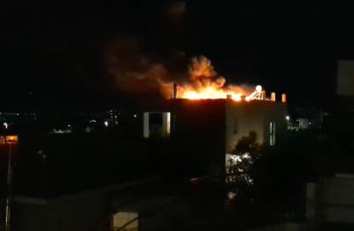 Καλαμάτα: Φωτιά από αερόστατο σε σπίτι στο Φραγκοπήγαδο (βίντεο)