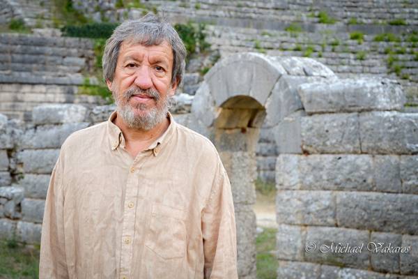 Ο Β. Καραμπούλας μιλά στην «Ε» για την «Απολογία Σωκράτη» που ανεβαίνει στα αρχαία ελληνικά 