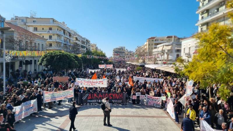 Καλαμάτα: Χιλιάδες κόσμου στο συλλαλητήριo για τα Τέμπη: «Βούλιαξε» από κόσμο το κέντρο (βίντεο-φωτογραφίες)