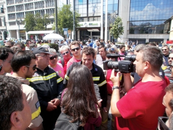 Πορεία συμβασιούχων  πυροσβεστών στη Αθήνα 