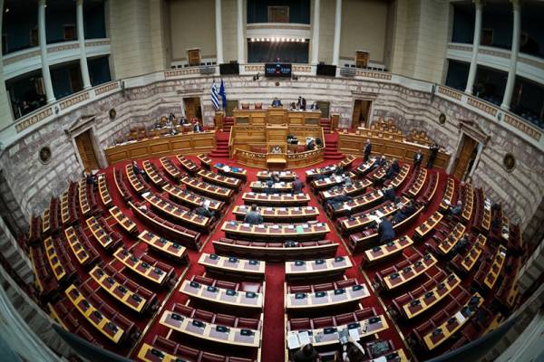 Βουλή: Στην Ολομέλεια εισάγεται σήμερα για ψήφιση το νομοσχέδιο του υπουργείου Περιβάλλοντος και Ενέργειας με πολεοδομικές και χωροταξικές ρυθμίσεις