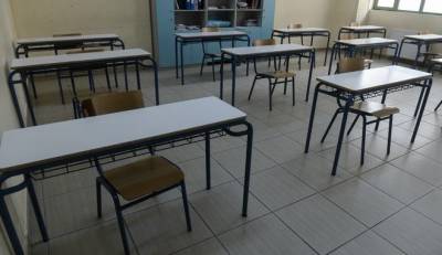 Νέα Πέραμος: Μαθήτρια Δημοτικού στο σχολείο με μαχαίρι - Είχε βάλει στο &quot;μάτι&quot; σημαιοφόρο!