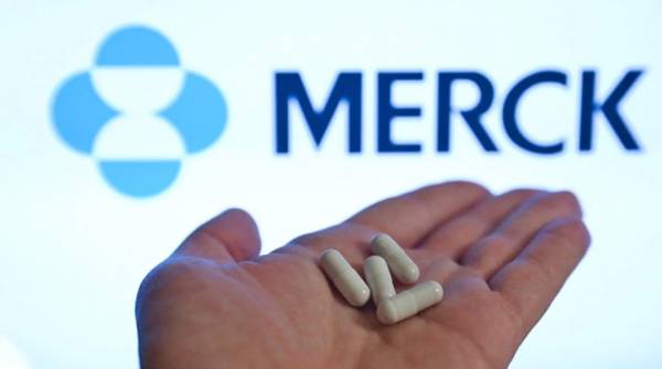 Κορονοϊός: «Πράσινο φως» από τις βρετανικές αρχές για το χάπι της Merck κατά του ιού