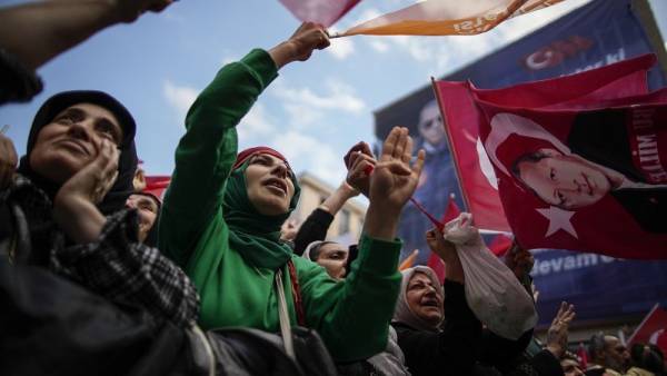 Εκλογές στην Τουρκία: Αποφασιστική αναμέτρηση που μπορεί να σημάνει τέλος εποχής (βίντεο)
