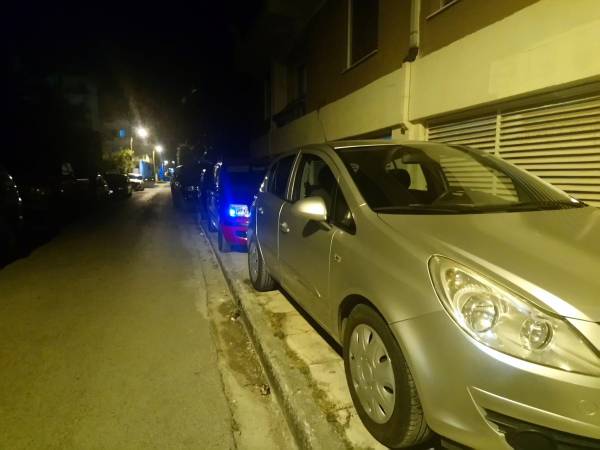Χάος με την παράνομη στάθμευση στην οδό Σανταρόζα (Φωτογραφίες)