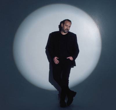 Κώστας Μακεδόνας: "Να «κλαις αυτούς που δε δακρύζουνε" - Νέο single &amp; Music Video