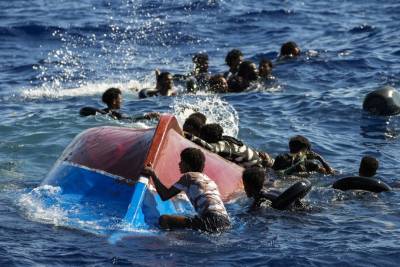 BBC: Το ελληνικό λιμενικό πετάει μετανάστες στη θάλασσα, οδηγώντας τους στον θάνατο (βίντεο)