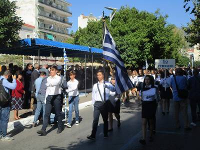 Λάμπρος εορτασμός της εθνικής επετείου με καλοκαιρινό καιρό στην Καλαμάτα (βίντεο-φωτογραφίες)