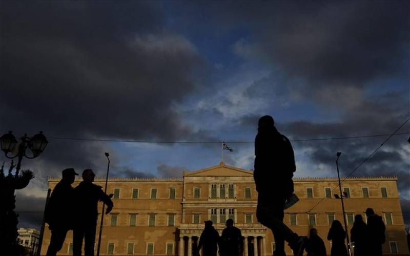 Handelsblatt: Με νέα κρίση χρέους απειλείται η Ελλάδα