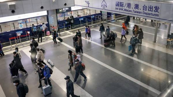 Η Κίνα αίρει την καραντίνα για τους ξένους ταξιδιώτες (βίντεο)