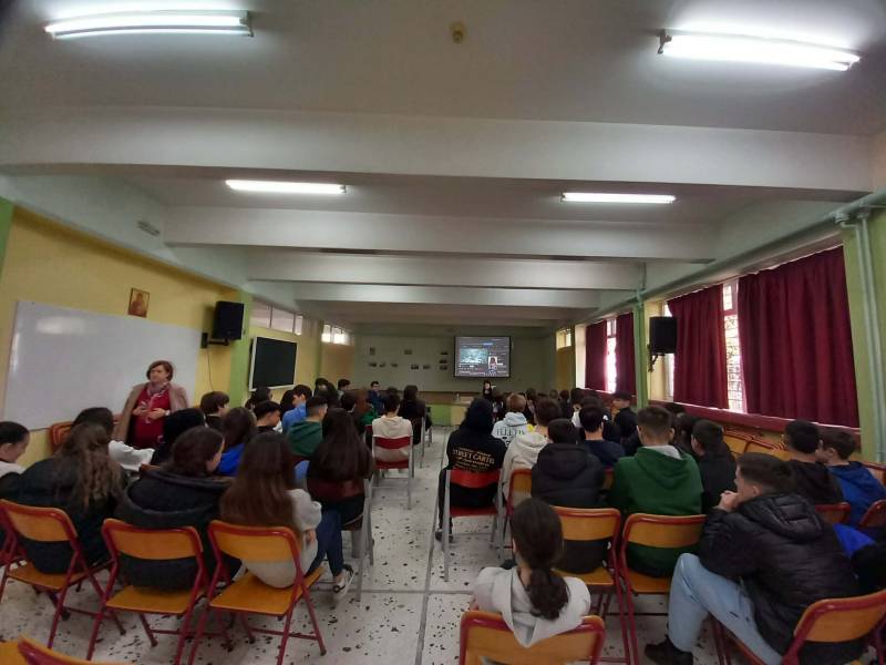 Δράση ενημέρωση στο 4ο Γυμνάσιο από το Συμβουλευτικό Κέντρο Γυναικών θυμάτων βίας του Δήμου Καλαμάτας