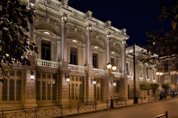 Το «Kοντέινερ» του Εθνικού Θεάτρου στις πλατείες της Αθήνας