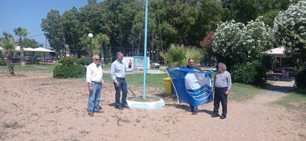 Ύψωσαν “Γαλάζια σημαία” στην παραλία Μπούκας (βίντεο)