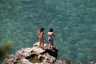 Καιρός: Ανυποχώρητος ο καύσωνας - Επιμένουν για ακόμη μία μέρα τα 40αρια (Βίντεο)