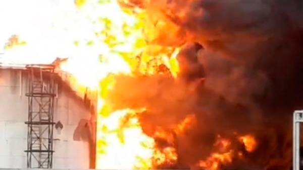 Κατασβέσθηκε πυρκαγιά σε διυλιστήριο στο Βόλγκογκραντ έπειτα από επίθεση μη επανδρωμένου αεροσκάφους