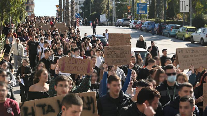 Συγκεντρώσεις για τα Τέμπη: Πώς θα λειτουργήσουν τα σχολεία - Στους δρόμους δάσκαλοι και μαθητές