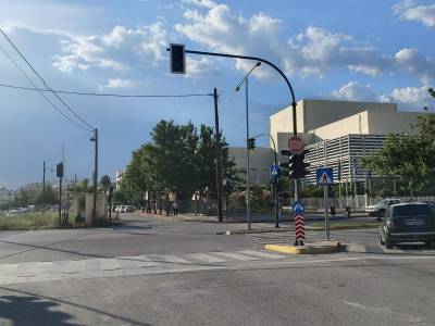 Καλαμάτα: Προβλήματα στην κυκλοφορία από σβηστά φανάρια στην Αρτέμιδος